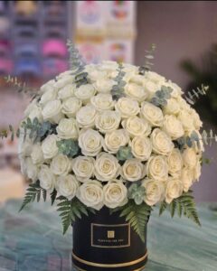 101 white Rose Luxury Box Flowers –07
