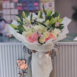Oriental Lily & Rose Mixed Bouquet -08